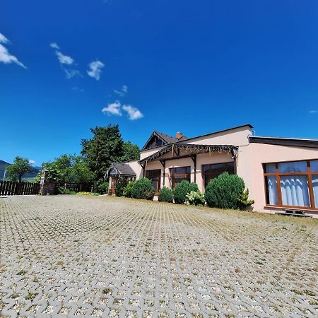 Vila Fenix B&B Ruzomberok Exterior foto